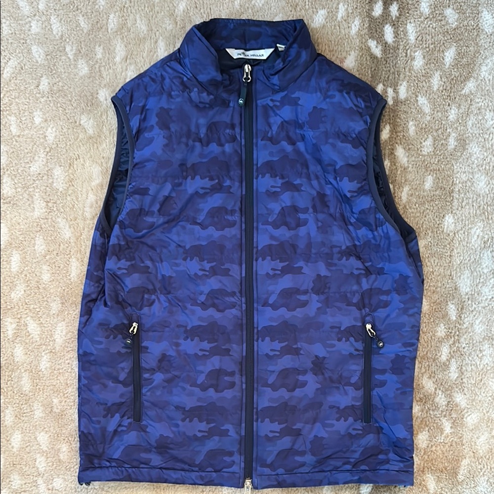 Blue Quilted Vest with Camouflage Pattern and Full-Length Zipper